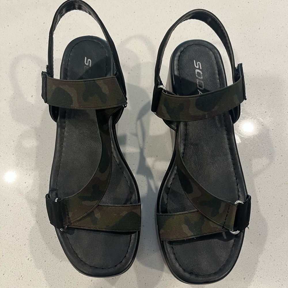 Soda Camouflage Strappy Sandals in Black and Green